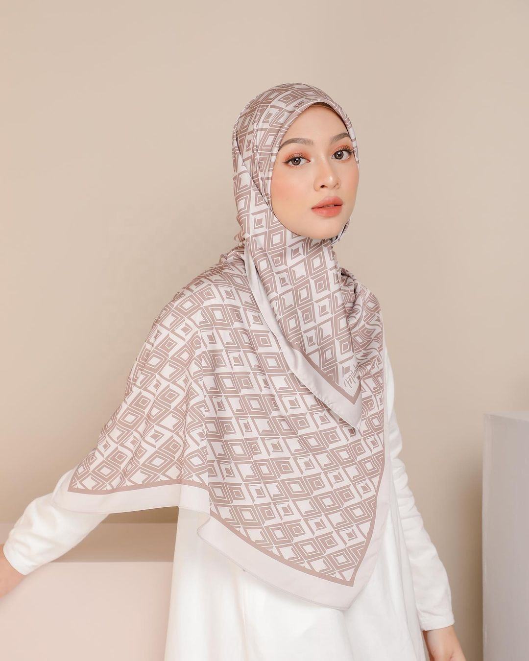 Bedruckter Satin Hijab